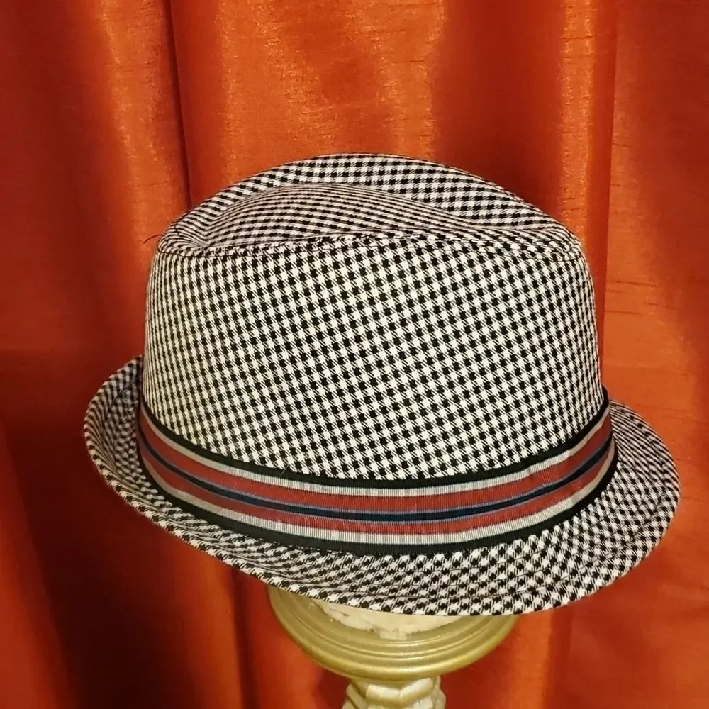 Carbon Elements Fedora & Classic Beanie: Versatile Headwear Bundle